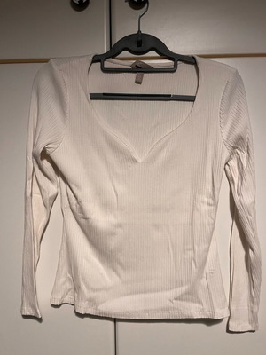 Ριμπ μακρυμάνικη μπλούζα H&M με ντεκολτέ καρδιάς, σαν καινούργια, μέγεθος M