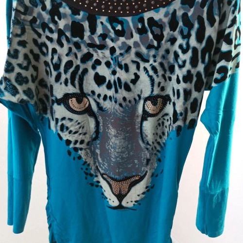 Leopard blouse like new with gold details and brown studs
