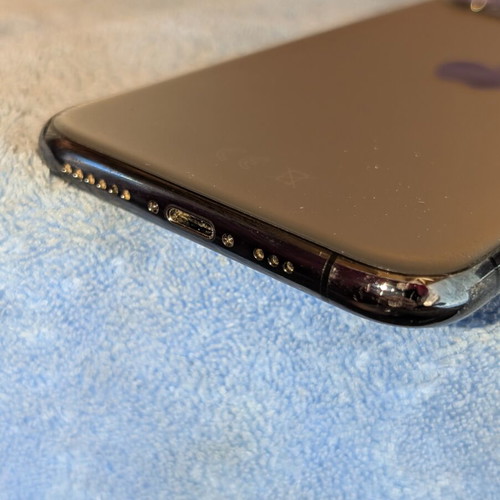 Housing iPhone 11 Pro Max like new with charging cable and wireless coil