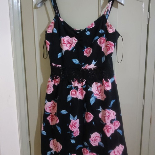 Tally Weijl cotton dress medium, like new, lace detail