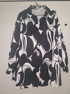 Shein Curve Shirt 2XL like new, black and white