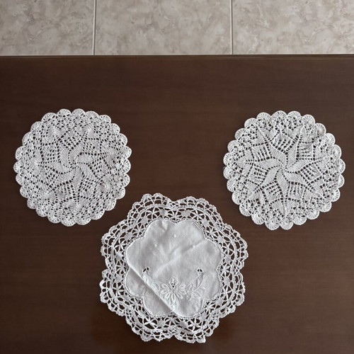 Set of 3 round white napkins new