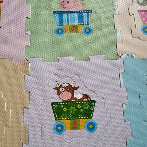 Baby floor puzzle used, 9 pieces with storage case