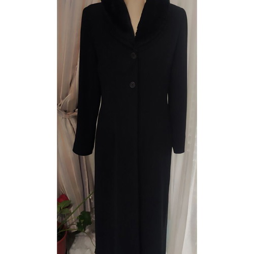 Thin black coat with detachable fur collar like new, size M