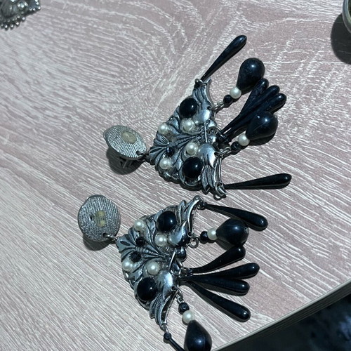 Vintage earrings like new, black and silver