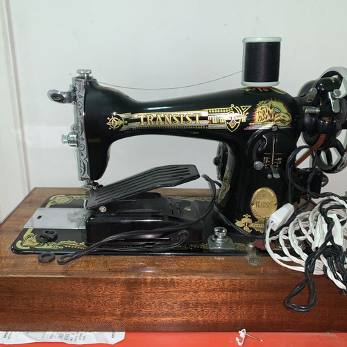 Transist Sewing Machine like new, works well