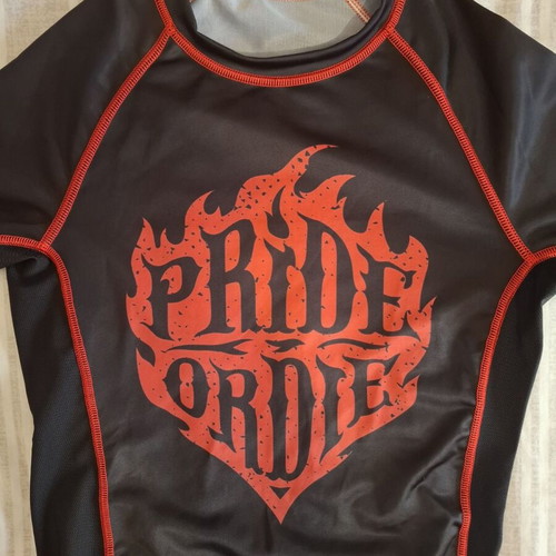 Pride of die training thermal rashguard like new, size M, black red
