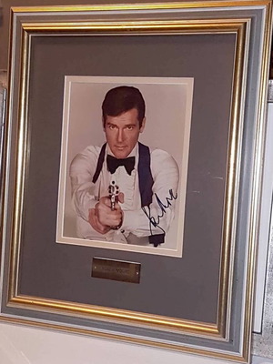 Αυτόγραφο του Roger Moore  - Τελική τιμή!