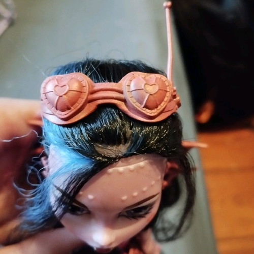 Monster High glasses for Dracubecca doll like new