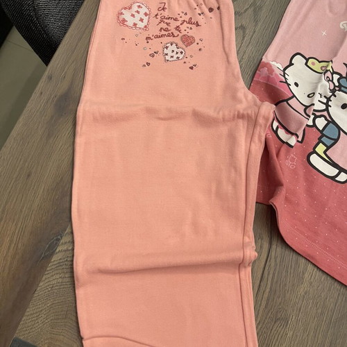 Oysho pink camisole and capri pants