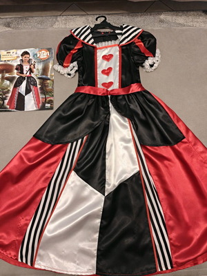 Queen of Hearts carnival costume like new, size 6-7 years