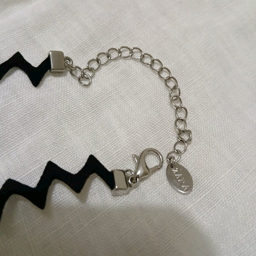 Zigzag choker new black with silver metal clasp Zara