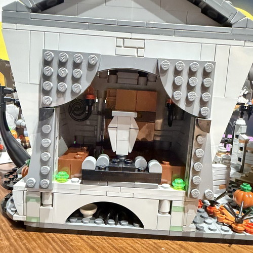 Disney Tim Burton's The Nightmare Before Christmas Lego set like new