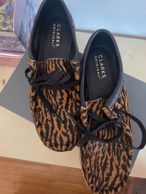 Clarks women's tiger print lace-up Wallabee moccasins EU42 like new