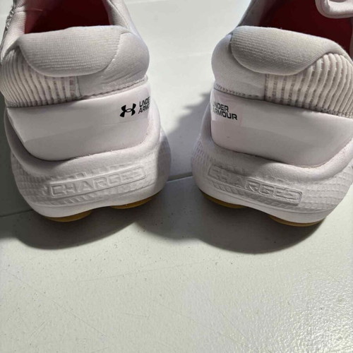 Under Armour women's sneakers size 39 like new pink
