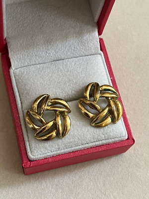 Vintage earrings used, gold-colored