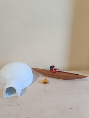 Playmobil vintage kayak set used, floats on water