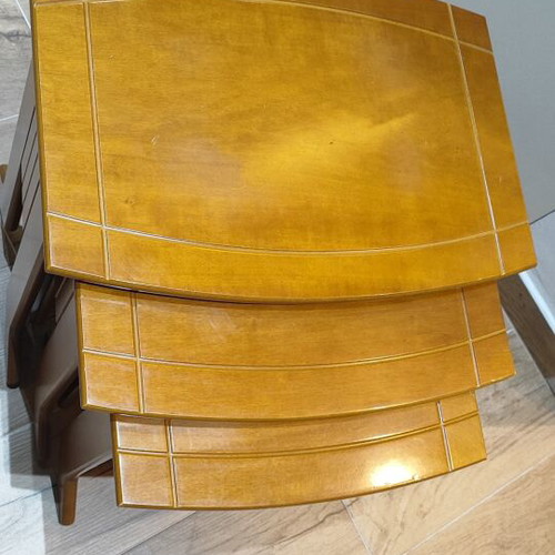 Wooden nesting coffee tables set of 3 used, classic design