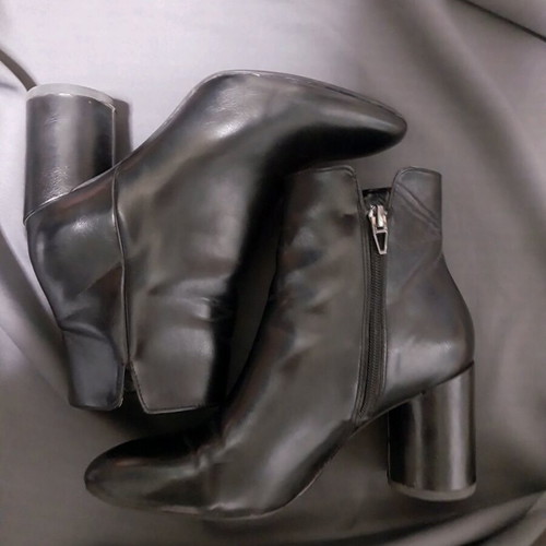 Booties size 39 like new, black