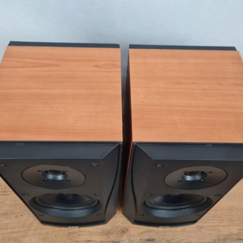 B&W DM 302 speakers like new, 100 watt, 8 ohm, 91db