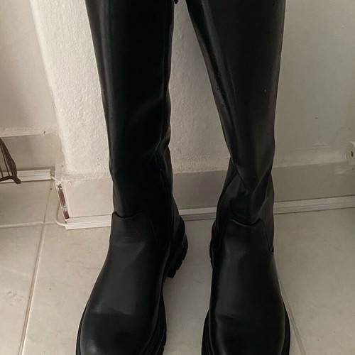 Luigi women's black boots like new size 39
