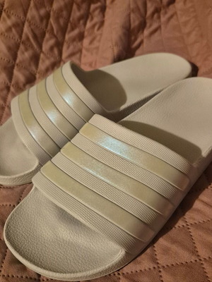 Adidas Adilette Comfort slides women's size 38, grey silver