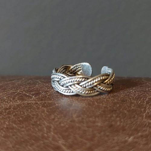 Silver 925 adjustable ring like new