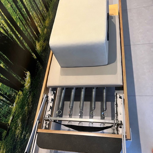 Pilates Reformer bed used with 5 resistances Artaction