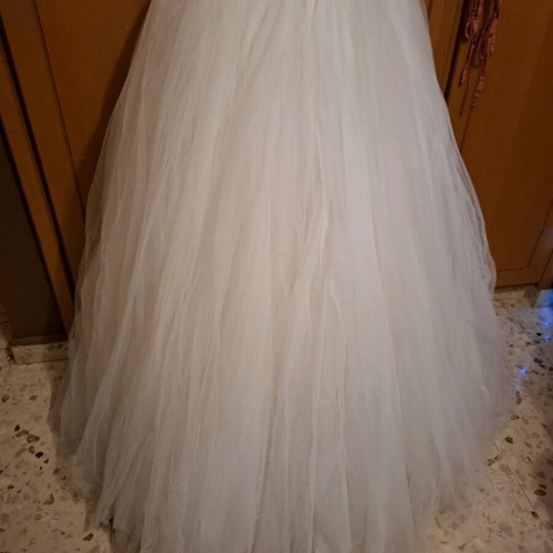 Romantic Wedding Dress Size S-M White Like New with Veil and Storage Case