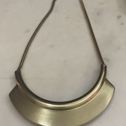 Necklace in gold tone like new, matte finish