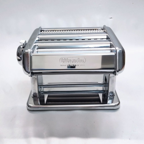 Titania pasta machine new, manual with cutter
