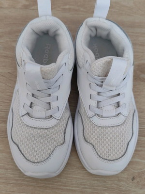 Παιδικά παπούτσια Reebok νούμερο 28 σαν καινούργια, αδιάβροχα, άσπρα