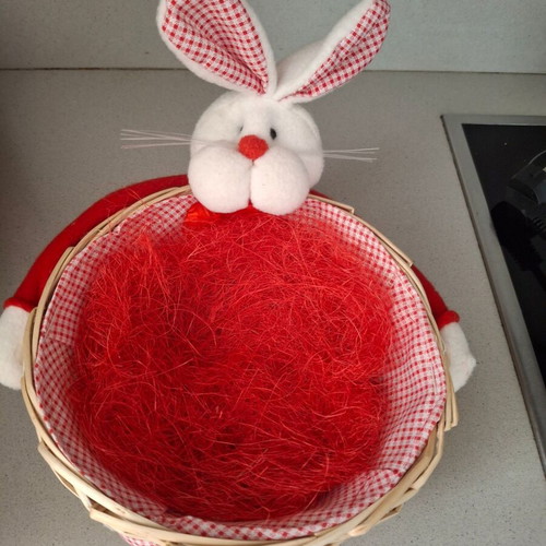 Wicker Easter basket like new, 20cm diameter