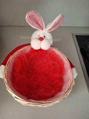 Wicker Easter basket like new, 20cm diameter