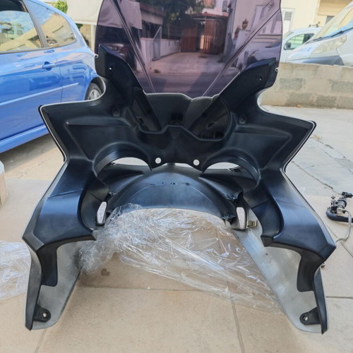 Fazer S2 600 front fairing complete with Puig windscreen