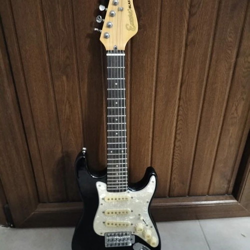 Encore Blaster Electric Guitar 1/2 used with case and whammy bar