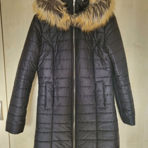 Toi&Moi black jacket with fur hood, like new, size small