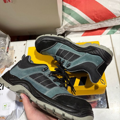 Work shoes with protection new, sizes 40-46