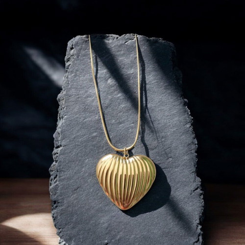 Heart necklace stainless steel new, gold color
