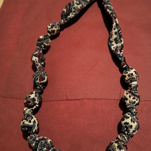 Folklores vintage necklace like new with wood and fabric