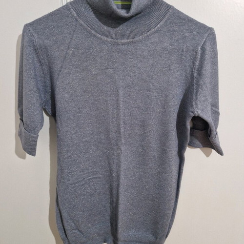 Blouse with silver thread like new, high neck and short sleeve, size L