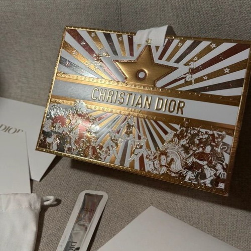 Dior set new with limited edition pouch and festive packaging