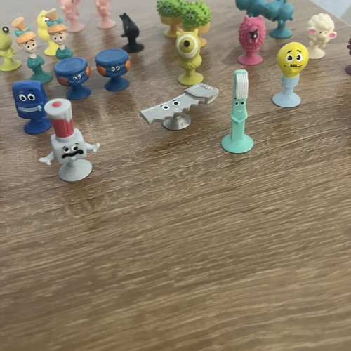 Ser Stikeez suction cup figures set, like new, 28 pieces