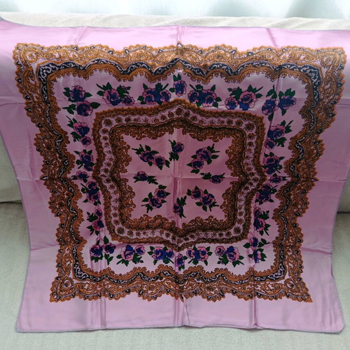 Headscarf pink, like new, size 67/65 cm
