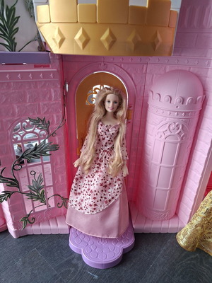 Barbie doll like new
