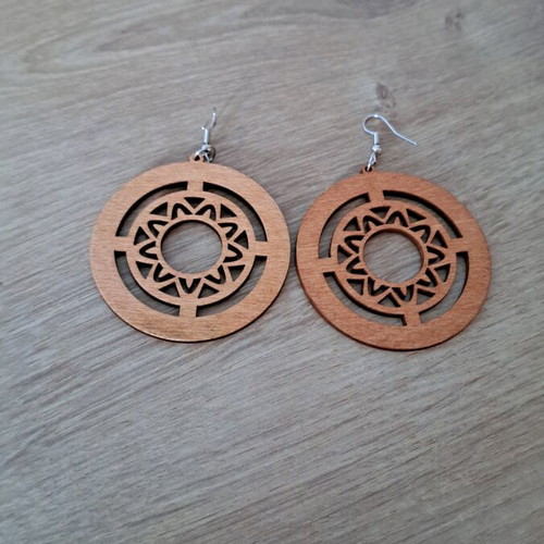 Wooden dangling earrings new, brown