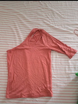 Stradivarius pink t-shirt like new, size S