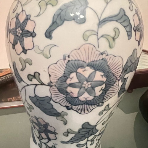 Vintage Chinese porcelain vase 32cm blue and white like new