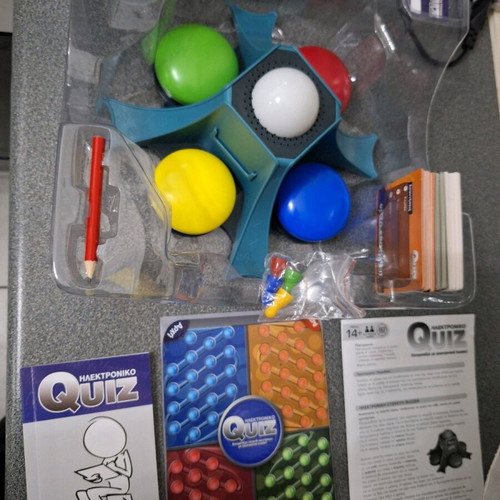 Electronic board game Quiz like new with 4 buzzers