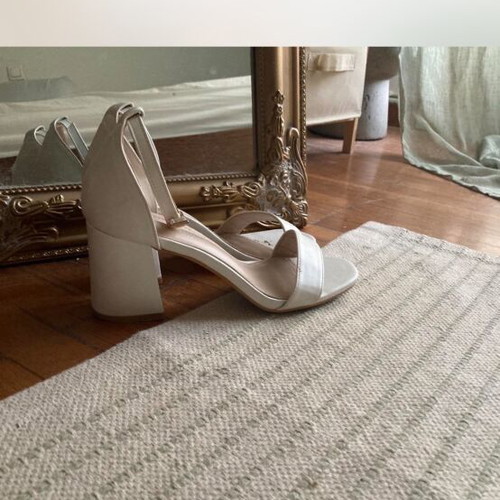 White sandals with chunky thick heel like new